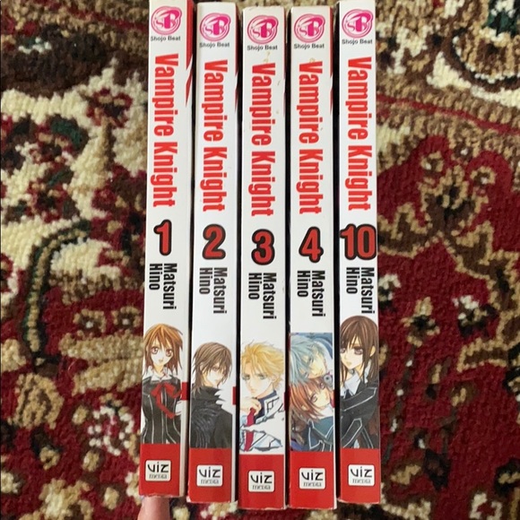Vampire Knight Manga Set (1-4 & 10) - Picture 2 of 3